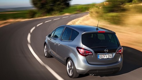 Kleine update voor Opel Meriva voor 2014 met nieuwe motoren, verse grille, andere achterlichten en gebruiksvriendelijke infotainment.
